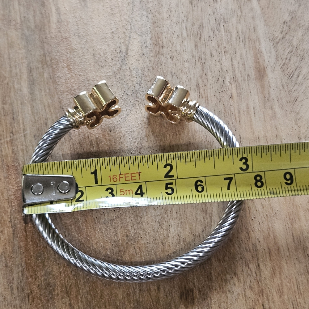 Elegant Gold and Silver Women's Bracelet - Picture 5 of 9